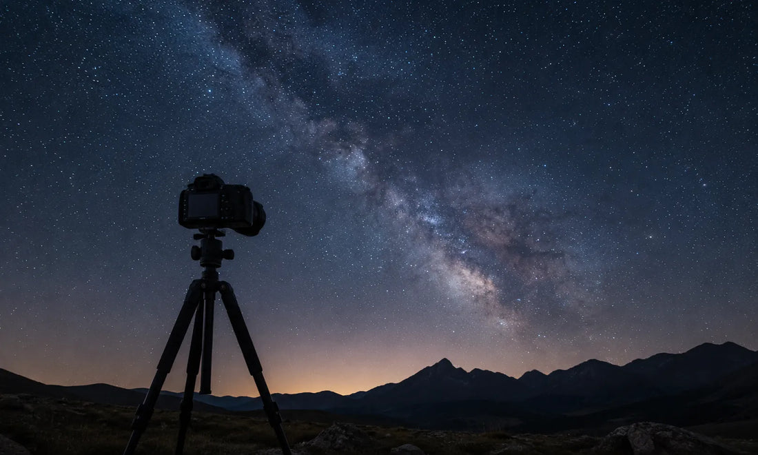 Trepied photo stable installe en pleine nuit pour une seance d astrophotographie