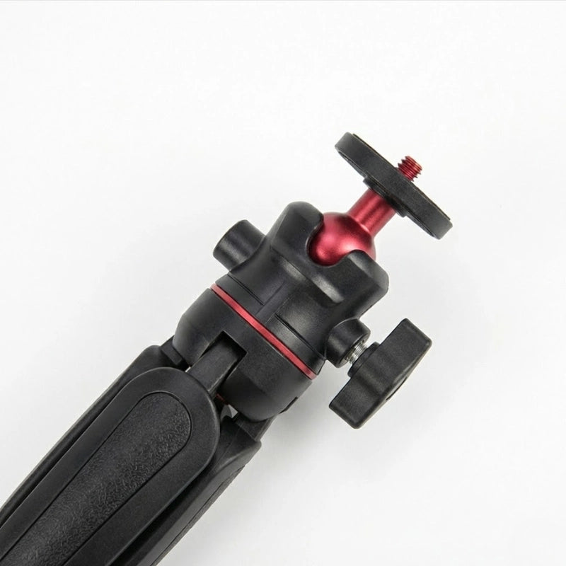 Trépied bureau extensible plier et poser sur un fond blanc