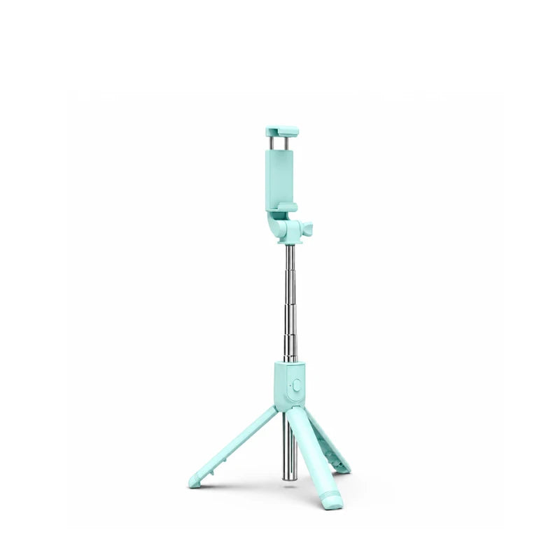 Mini trépied perche selfie turquoise 70 cm extensible avec support téléphone turquoise en haut, tige télescopique argentée, trois pieds déployés, sur fond blanc