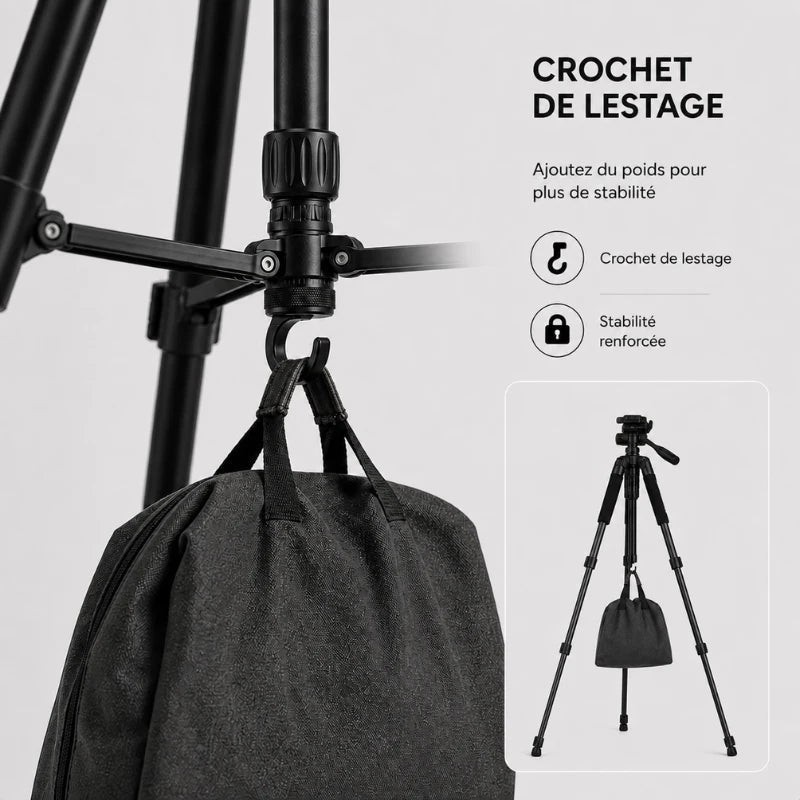 Gros plan crochet de lestage du trépied noir avec sac à dos gris suspendu en bas pour stabilité renforcée