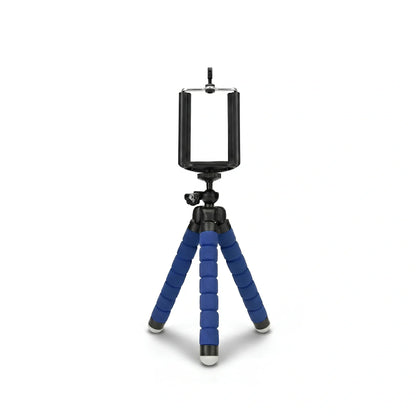 Mini trépied flexible bluetooth bleu avec support téléphone noir en pince en haut, trois jambes recouvertes de mousse bleue, sur fond blanc