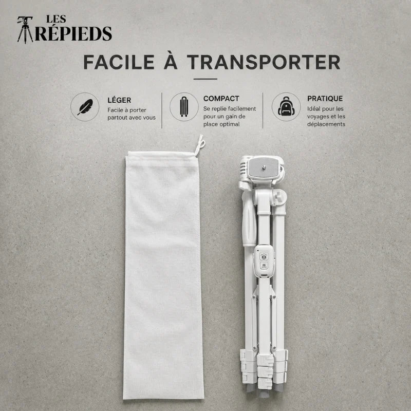Trépied iPhone blanc replié à plat a côté d un pochon de transport blanc en tissu - logo Les Trépieds - infographie : léger, compact, pratique