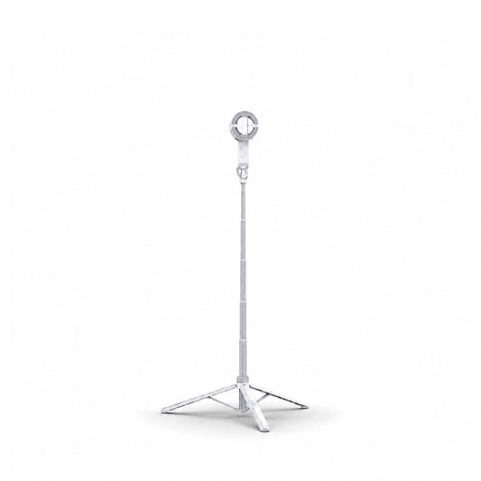 Trépied perche iPhone blanc extensible avec support MagSafe circulaire en haut et pieds triangulaires blancs, déployé sur fond blanc