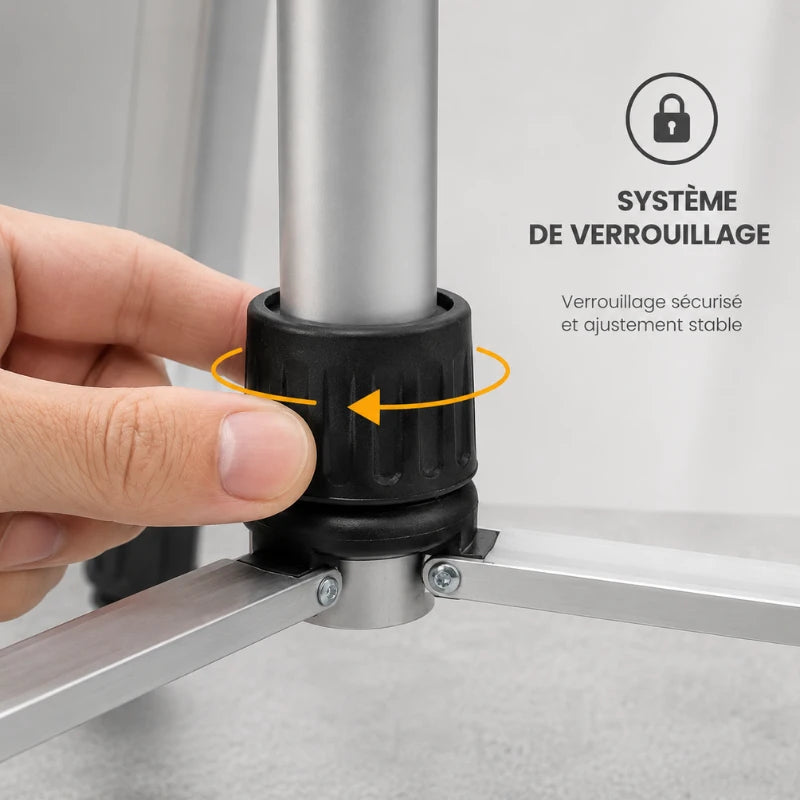 Main serrant le bouton de verrouillage du trepied laser gris