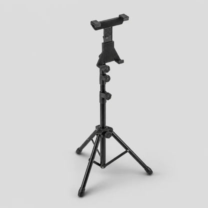 Trépied pour tablette noir déployé sur fond gris, vue de trois quarts montrant le support pince et les trois pieds avec embouts antidérapants