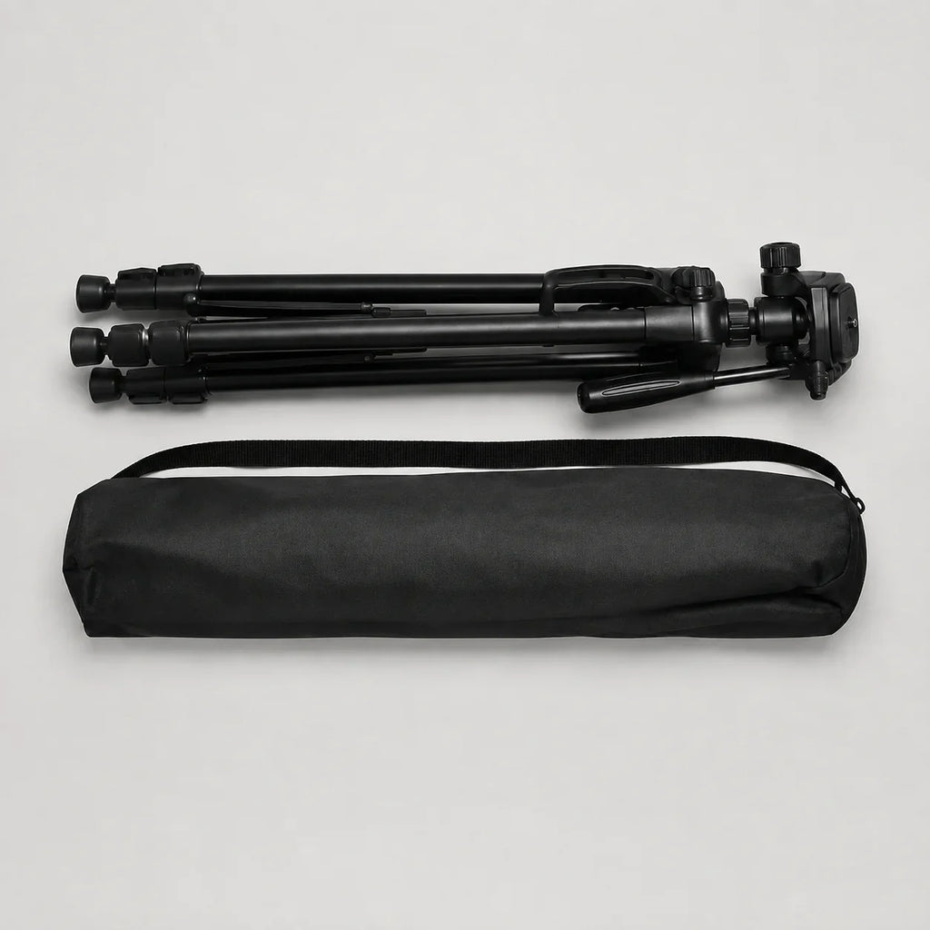 Trépied de voyage 140 cm, replié à côté de son sac